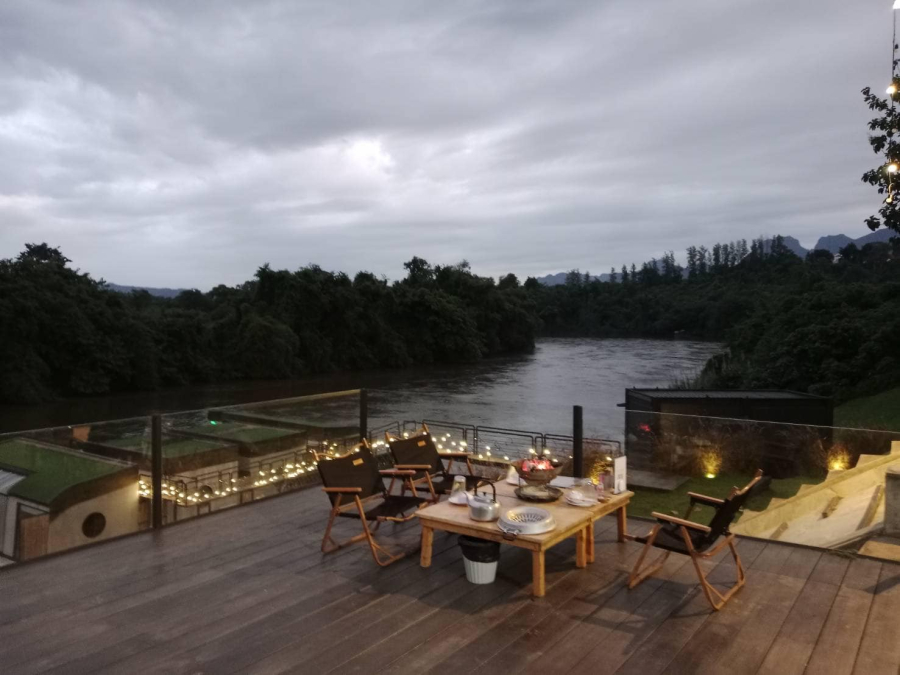 The Tryst River Kwai ที่พักดีสะอาดปลอดภัย พนักงานบริการดีเยี่ยม อาหารดี บรรยากาศดี วิวสวย ติดแม่น้ำแควน้อย