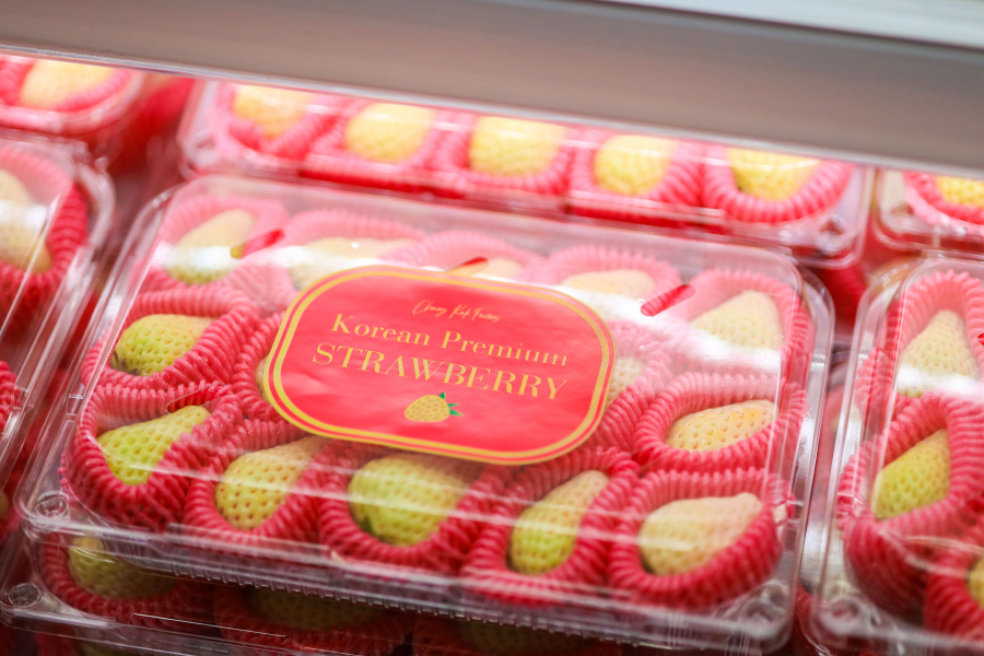 รสชาติหวานหอมของสตรอว์เบอร์รีที่ติดอยู่ในปากและในใจของผู้คน ‘The Temptation of Strawberry’ ร้านพอปอัปสตรอว์เบอร์รีเกาหลีของ K-BERRY ในกรุงเทพฯ 2024