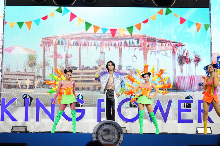 คิง เพาเวอร์ เปิดฉากยิ่งใหญ่จัดงาน “อภิมหาสงกรานต์รางน้ำ มโหฬาร มหาสนุก” ชวนมา สาด เต้น เล่น กิน ช้อป สนุกสุดขีดให้โลกจำ จัดเต็มกับอภิมหาความบันเทิงตลอด 6 วันเต็ม เริ่มวันนี้ – 15 เม.ย. นี้