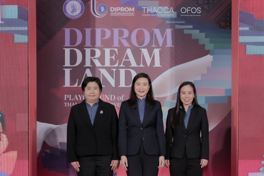 “ดีพร้อม” เปิดเวทีใหญ่ “DIPROM DREAM LAND” โชว์ 30 แบรนด์ไทย เชื่อมโยงธุรกิจแฟชั่น สร้างโอกาสและขับเคลื่อนพลังสร้างสรรค์ไทยในยุคซอฟต์พาวเวอร์ ปี 2568 ตามนโยบาย “ดีพร้อมคอมมูนิตี้ ที่นี่มีแต่ให้” ดันแบรนด์ไทยสู่สากล