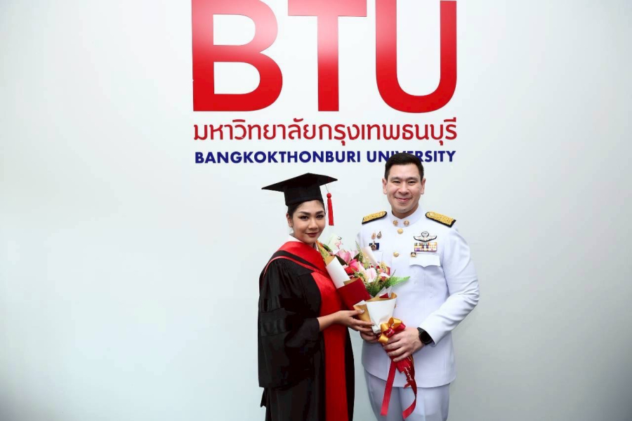 ขอแสดงความยินดีกับ มหาบัณฑิต ปูน ทัศนียา รัตน์วงศ์ ที่สำเร็จการศึกษา ประศาสนศาสตรมหาบัณฑิต สาขาวิชารัฐประศาสนศาสตร์ มหาวิทยาลัยกรุงเทพธนบุรี