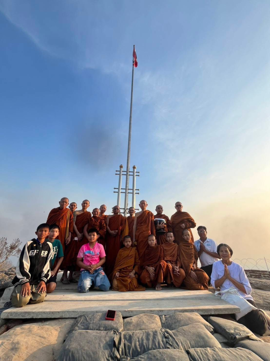 พระราชวชิรมงคลญาณ (หลวงปู่ประสาร สุมโน) วัดป่าหนองไคร้ จ.ยโสธร  “ตั้งต้นบุญสร้างถนนขึ้นภูมะเขือ เพื่อประโยชน์ส่วนรวมและความมั่นคงของแผ่นดิน”