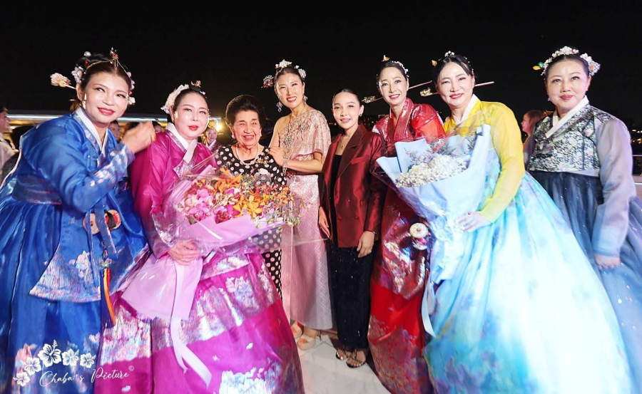 “โกอึนจารัก” ยกเสน่ห์ฮันบกสู่เจ้าพระยา จัดแฟชั่นโชว์ ณ ไอคอนสยาม สานสัมพันธ์ไทย-เกาหลี พร้อมลงนาม MOU และกิจกรรมเพื่อสังคม