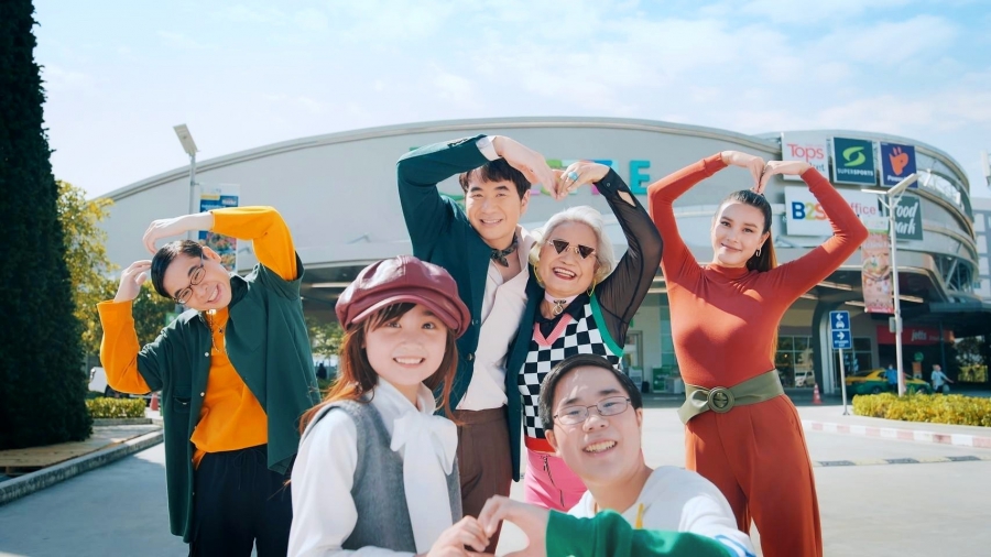 “โรบินสันไลฟ์สไตล์” แท็กทีม “แสตมป์-อภิวัชร์” สตาร์ทความสุขส่งท้ายปีมอบของขวัญชิ้นพิเศษ ผ่านซิงเกิลสุดสนุก “รอเธอมา Together”