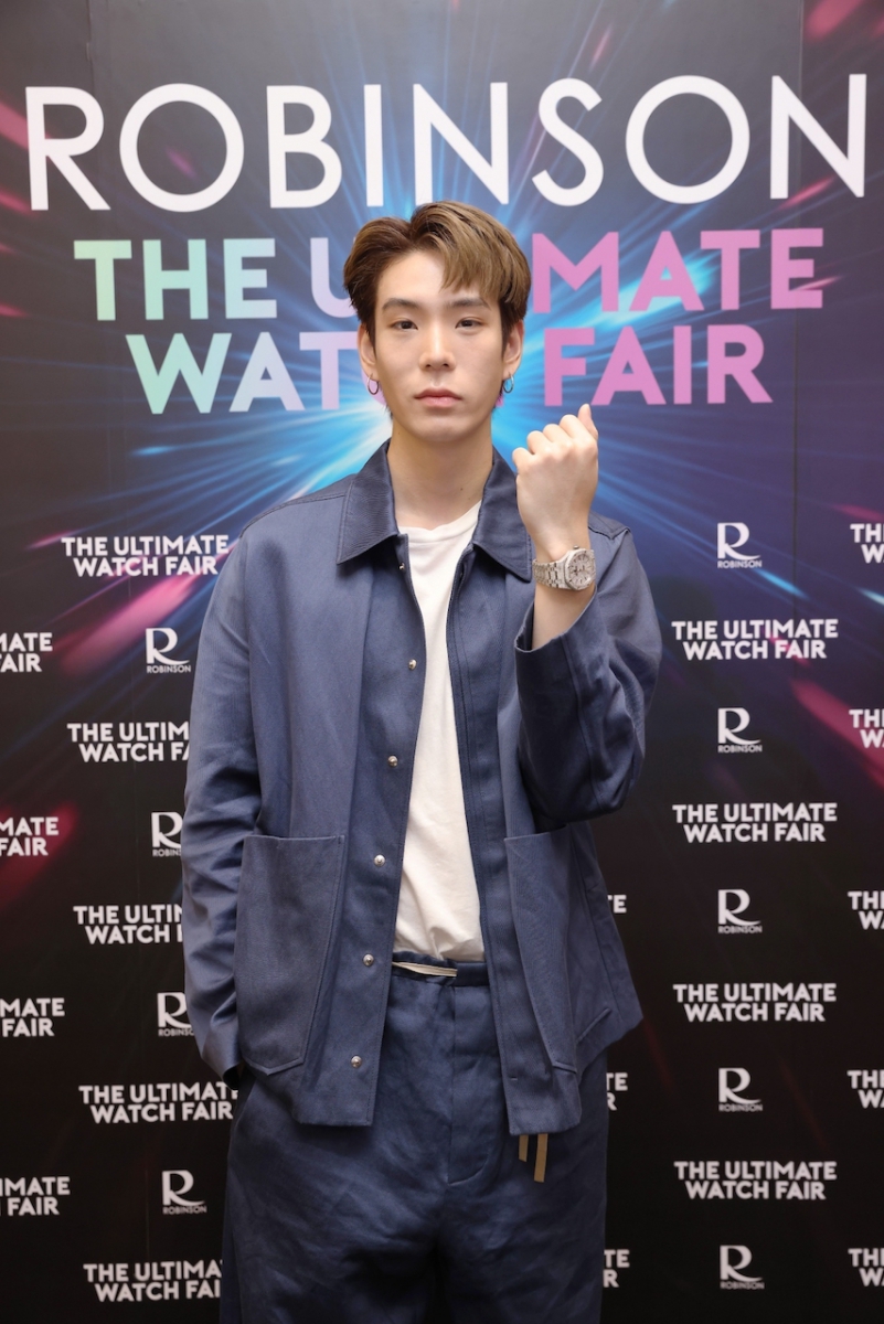 ห้างโรบินสัน ประเดิมจัดมหกรรมนาฬิกาสุดยิ่งใหญ่งานแรกของปี “ROBINSON THE ULTIMATE WATCH FAIR 2022” พร้อมแท็กทีมหนุ่มสุดฮอต ‘เจเจ – กฤษณภูมิ’ ชวนวอทช์เลิฟเวอร์มาสนุกกับการท่องโลกนาฬิกา ‘METAVERSE’ สุดล้ำ แบบเสมือนจริง 360 องศา! เพื่ออัพเดทเทรนด์ และเป็นเจ้าของ 50 แบรนด์นาฬิกาชั้นนำ ก่อนใคร!