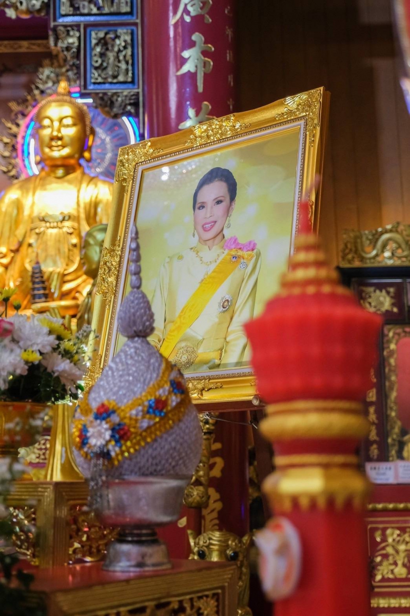 อัญเชิญเทียนพรรษาพระราชทาน ทูลกระหม่อมหญิงอุบลรัตนราชกัญญา สิริวัฒนาพรรณวดี ถวายวัดบวรนิเวศราชวรวิหาร และวัดมังกรกมลาวาส