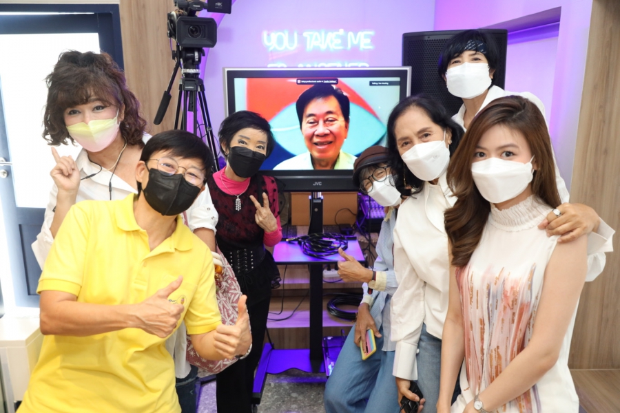 ปลัดแป๋ง สมใจนึก จัดงานแฟนมีทติ้งรูปแบบออนไลน์คุยกับ THE BROTHERS FOUR อุ่นเครื่องพร้อม!! THE BROTHERS FOUR “GREEN FIELD” LIVE IN BANGKOK 2022