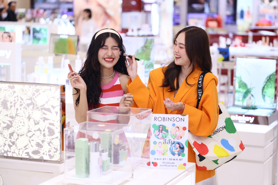 ห้างโรบินสัน ในเครือเซ็นทรัล รีเทล สร้างสีสันตลาดค้าปลีก กระตุ้นมู้ดการช้อปไตรมาสสองคึกคักต่อเนื่อง เปิดแคมเปญ “ROBINSON NEW สีสัน” เติมสีสันให้ทุกวันเป็นเรื่องใหม่ชวนครอบครัวทั่วไทยช้อปอินเทรนด์กับทัพแบรนด์ดัง ที่มาพร้อมดีลโปรโมชันสุดคุ้ม!