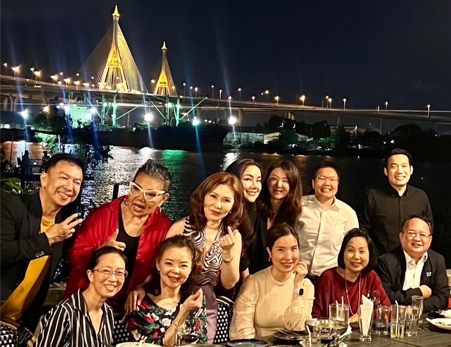 นมธ. 14 ธรรมศาสตร์ เลี้ยงพบปะสังสรรค์ พาเพื่อน ๆ รุ่น นมธ. 14 ธรรมศาสตร์ เลี้ยงพบปะสังสรรค์……