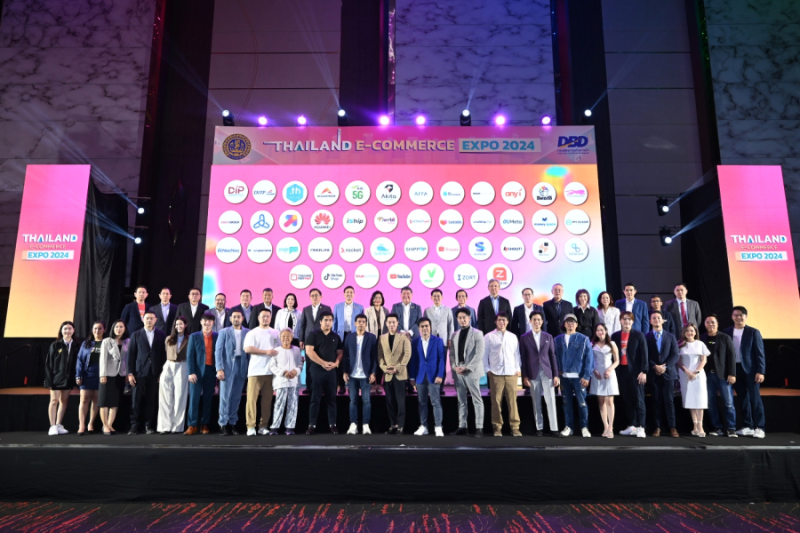“ภูมิธรรม” เปิดมหกรรม Thailand E-commerce Expo 2024 ที่ไอคอนสยาม ยกทัพ 43 พันธมิตร และกูรูอีคอมเมิร์ซร่วม 42 คน กรุยเส้นทางสู่เศรษฐีค้าออนไลน์  คาดทำเงินสะพัดกว่า 130 ล้านบาท