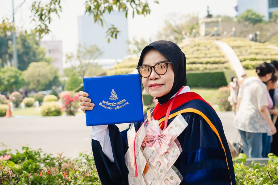 ดร.สุรางค์รัตน์ สุริยสมบูรณ์ สำเร็จดุษฎีบัณฑิต พร้อมเดินหน้าพัฒนาสังคม