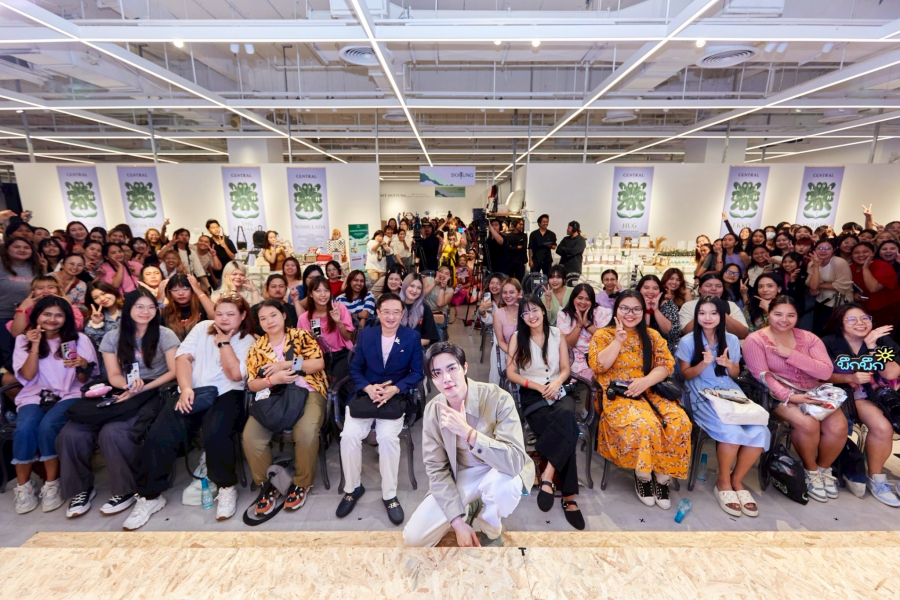 “ห้างเซ็นทรัลและห้างโรบินสัน ในเครือเซ็นทรัล รีเทล” แท็กทีมหนุ่ม “ซี – พฤกษ์’ ชวนเอฟซีและคนหัวใจรักษ์โลก ร่วมภารกิจประมูลเสื้อรักษ์โลกสุดลิมิเต็ด ในแคมเปญ “CENTRAL / ROBINSON LOVE THE EARTH 2025” รายได้ทั้งหมดมอบให้กรุงเทพมหานคร และกรมป่าไม้ เพื่อสนับสนุนการแก้ไขปัญหาสิ่งแวดล้อมอย่างยั่งยืน