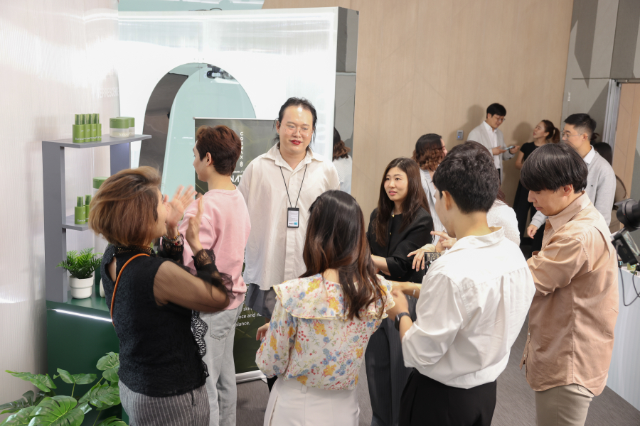 COSMAX ผู้นำด้านการผลิตเครื่องสำอางอันดับหนึ่งจากประเทศเกาหลี จัดงาน “COSMAX INNOVATION DAY 2025” ภายใต้ธีม Curated Customization รวมผลิตภัณฑ์ที่คัดสรรมาอย่างพิถีพิถันเพื่อตอบโจทย์ผู้บริโภคชาวไทยโดยเฉพาะ