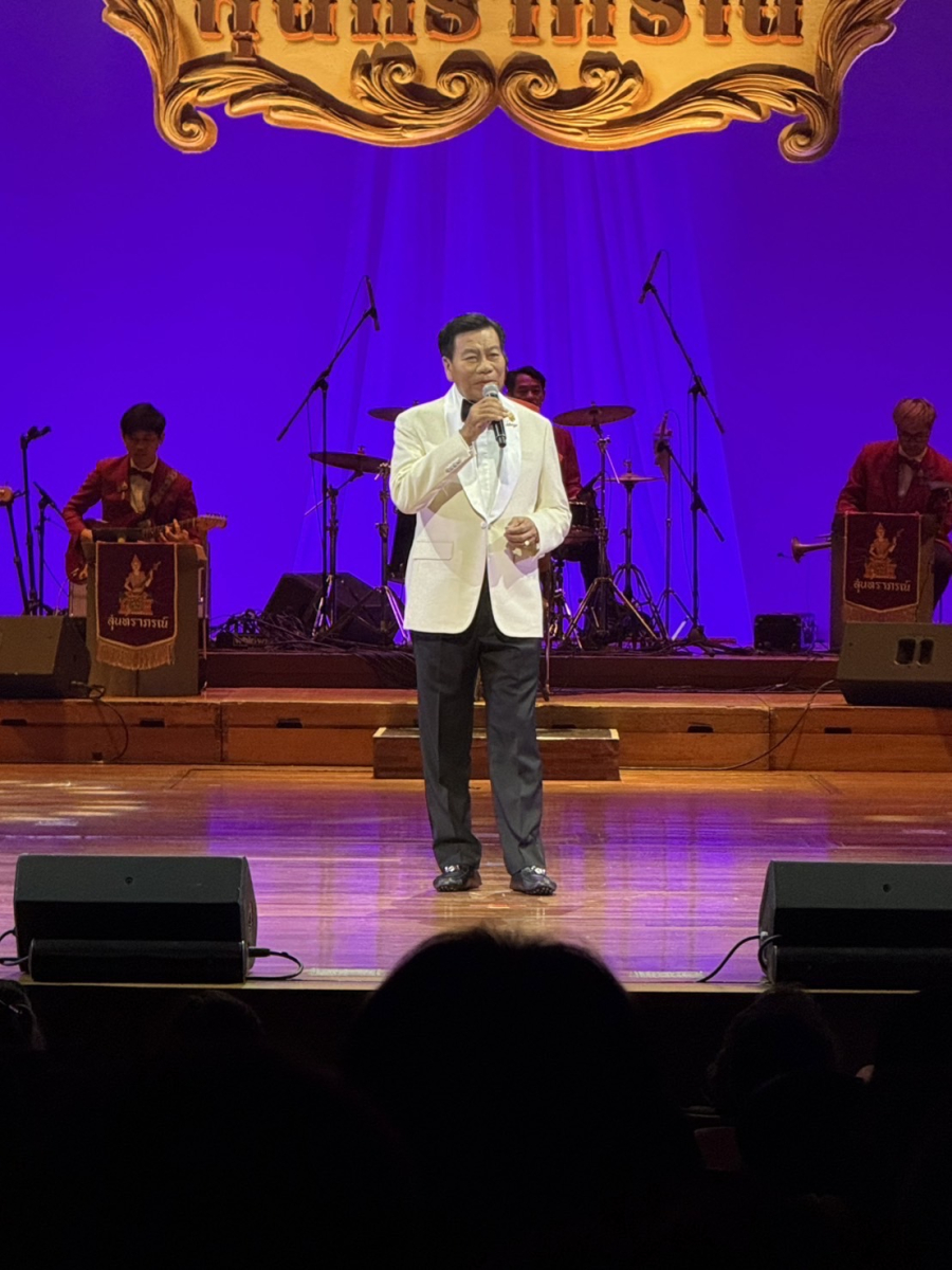 หนุ่มใหญ่ใจบุญตัวจริง “กำธร วังอุดม: หนุ่มใหญ่ใจบุญ เสียงทองแห่งหลักสูตรผู้บริหารระดับสูง ด้านวิทยาการพลังงาน (วพน.)และบทเพลงเพื่อสังคม”