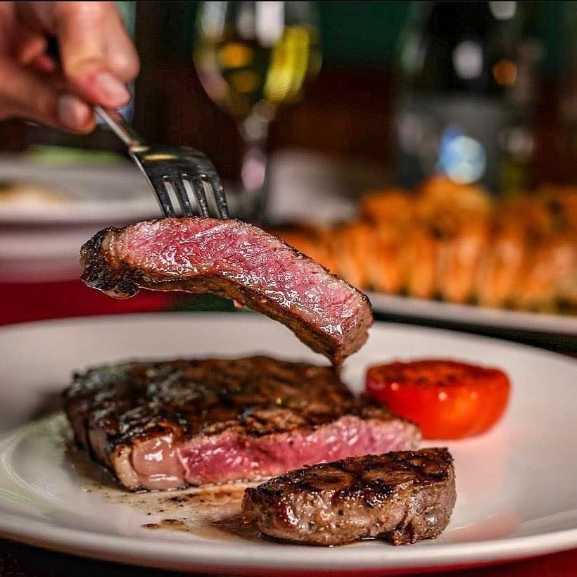 ถอดรหัสความสำเร็จ ‘ตรีวิทย์ พิชณุษากร’ ทายาทรุ่น 3 นำพา Neil’s Tavern Restaurant & Bake Shoppe สู่ตำนานสเต็กเหนือกาลเวลา