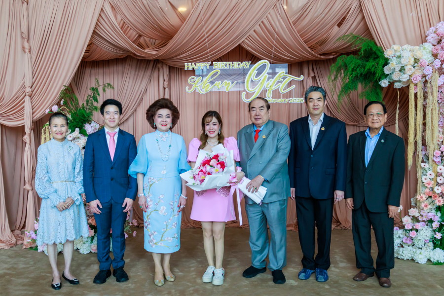 อวยพรวันคล้ายวันเกิดอบอุ่น คุณพัชราวดี วีรบวรพงศ์ กรรมการผู้จัดการ โรงแรมเดอะ เบอร์เคลีย์ ประตูน้ำ