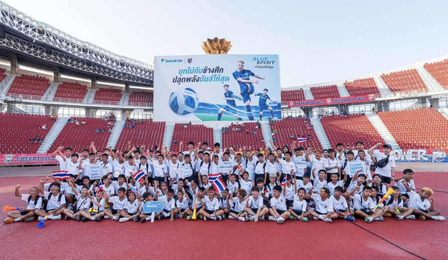 ไดกิ้นสรุปแคมเปญ “We Cheer We Care เชียร์ไทย ใส่ใจโลก” รวมพลังแฟนบอลไทย เก็บขวดรีไซเคิลกว่า 66,465 ขวด ส่งต่อแรงบันดาลใจสู่เยาวชนทั่วประเทศ