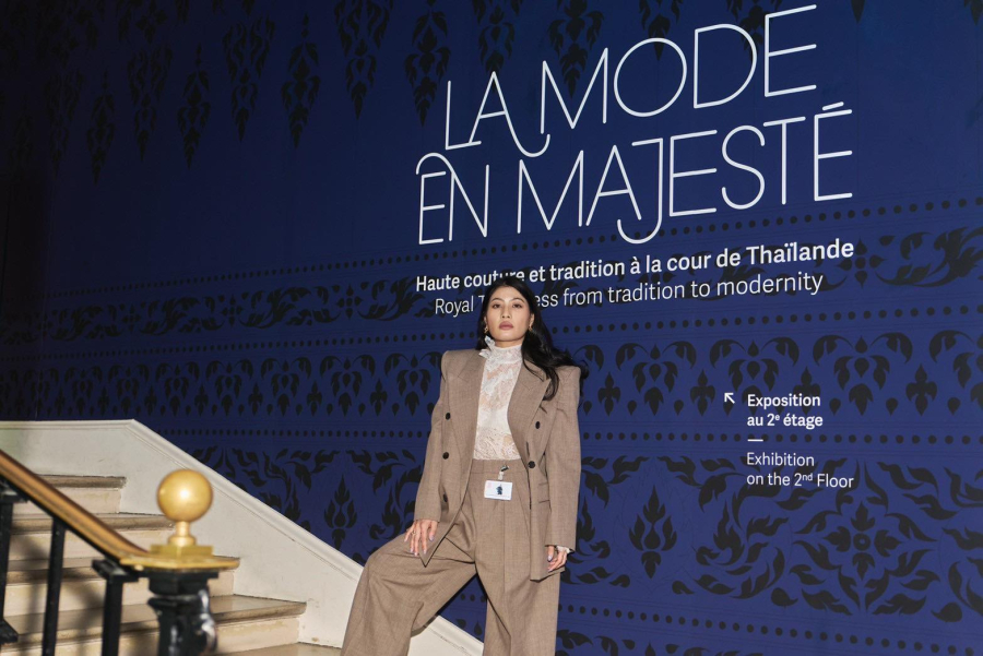 ครั้งแรกแห่งประวัติศาสตร์  “ราชพัสตราสู่สากล La Mode en Majesté: Royal Thai Dress from Tradition to Modernity”  เปิดให้เข้าชมแล้ว ณ Musée des Arts Decoratis @madparis กรุงปารีส สาธารณรัฐฝรั่งเศส  ตั้งแต่วันที่ 13 พฤษภาคม – 1 พฤศจิกายน 2569