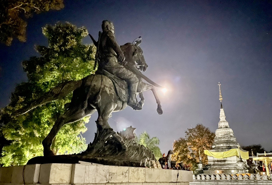 ทศวรรษแห่งศรัทธาปชาสโมสร ย้อนรอย 10 ปี พระบรมรูปสมเด็จพระนเรศวรมหาราช เคียงคู่พระธาตุเขาน้อย เมืองน่าน